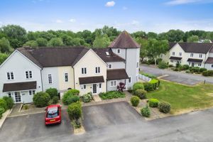 Drone front of house- click for photo gallery